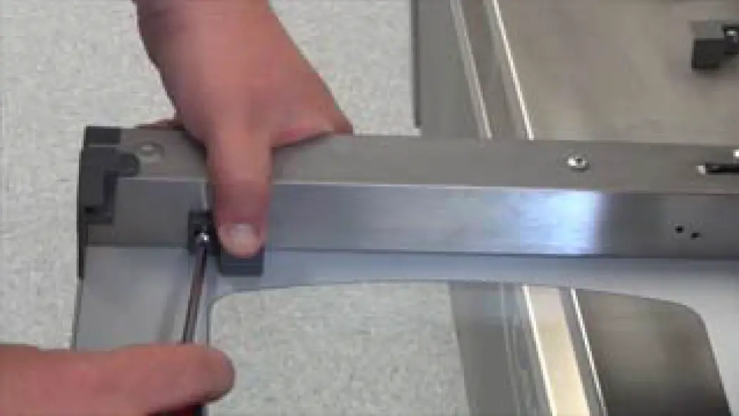 REPLACEMENT OF DOOR LAMP 13