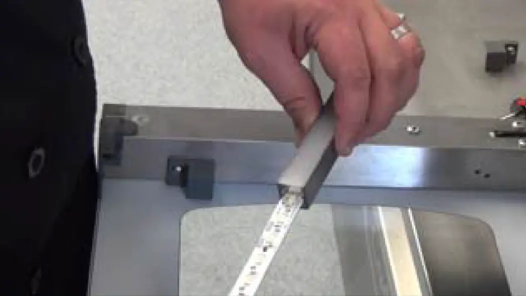 REPLACEMENT OF DOOR LAMP 14