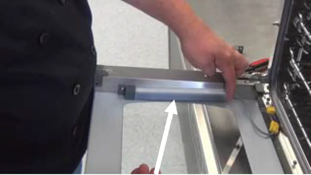 REPLACEMENT OF DOOR LAMP 16