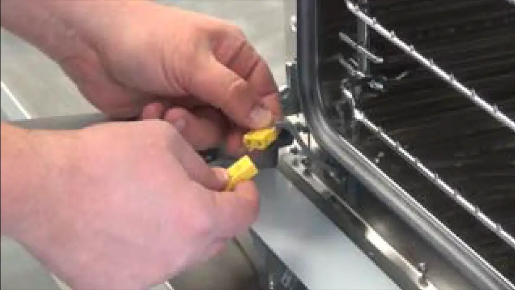 REPLACEMENT OF DOOR LAMP 20