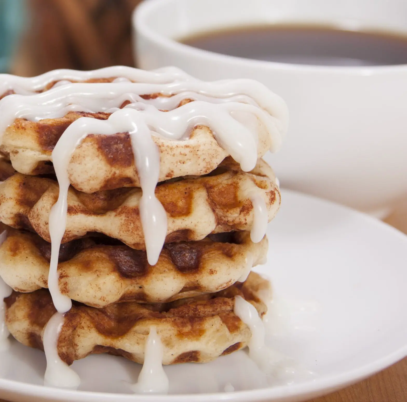 DASH DBWM600 Flip Belgian Waffle Maker - CINNAMON ROLL