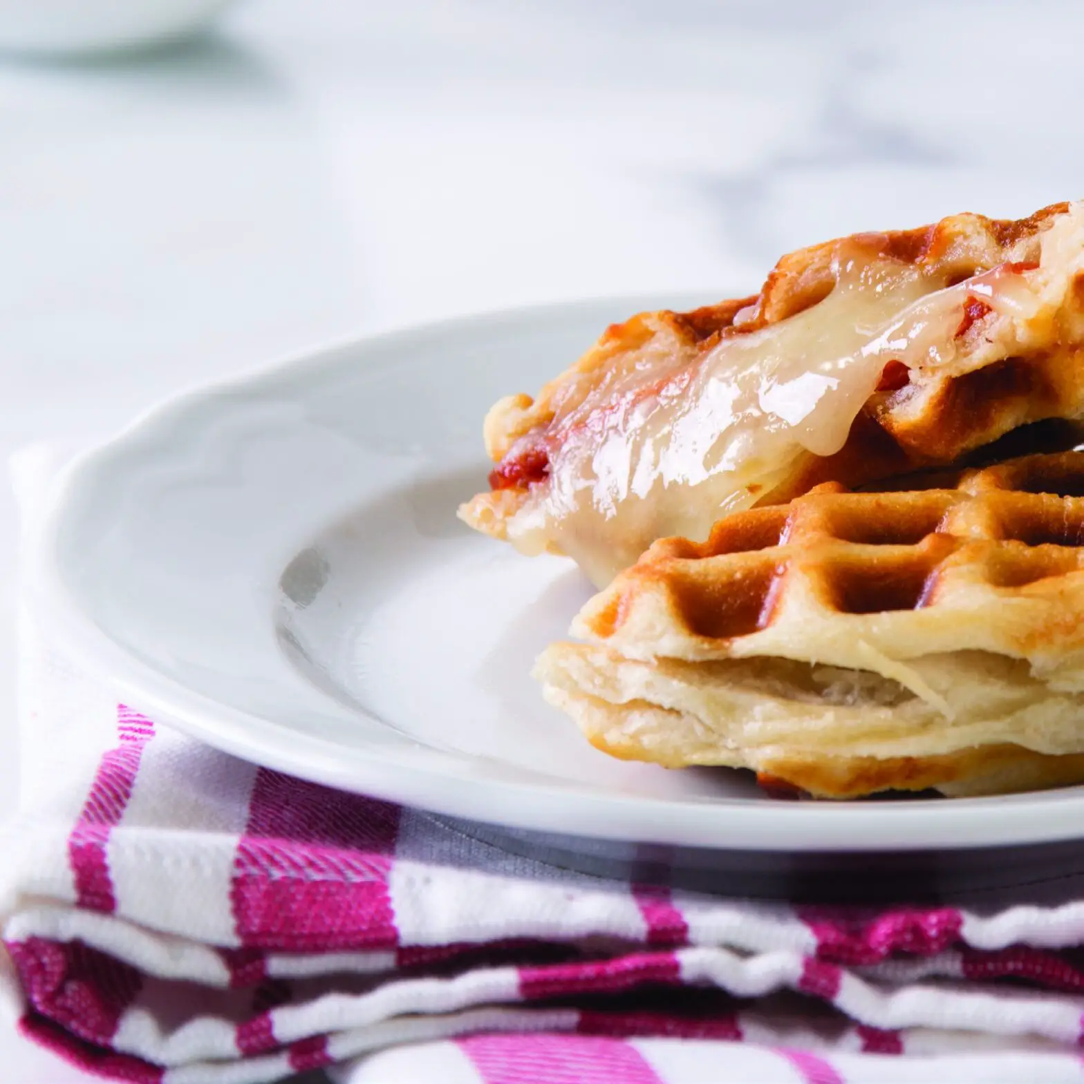 DASH DBWM600 Flip Belgian Waffle Maker - biscuit pizza