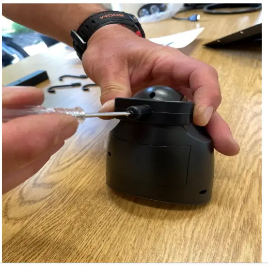 maverick AO-03 BBQ ACCESSORY - Remove the screw from part F