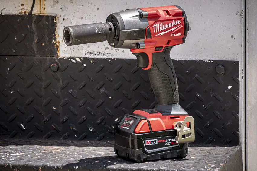 Milwaukee M18 Fmtiw2f12 M18 Fuel Mid-torque Impact Wrenches Instruction Manual Milwaukee M18 Fmtiw2f12 M18 Fuel Mid-torque Impact Wrenches Instruction Manual