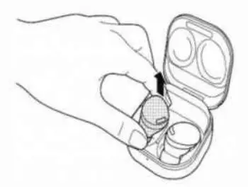 Urban Extreme R190 Earbuds - Charging the battery 1