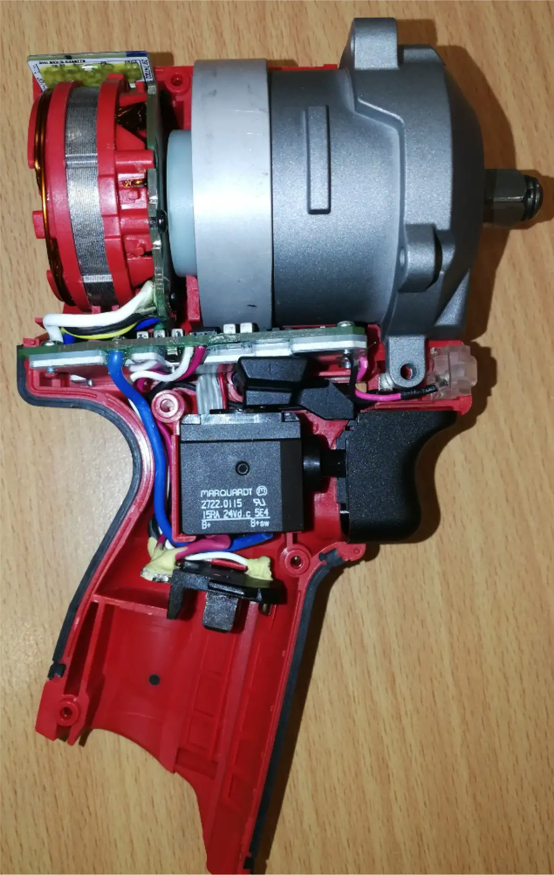 milwaukee M12 Fuel Impact Wrench - Product Overview 11