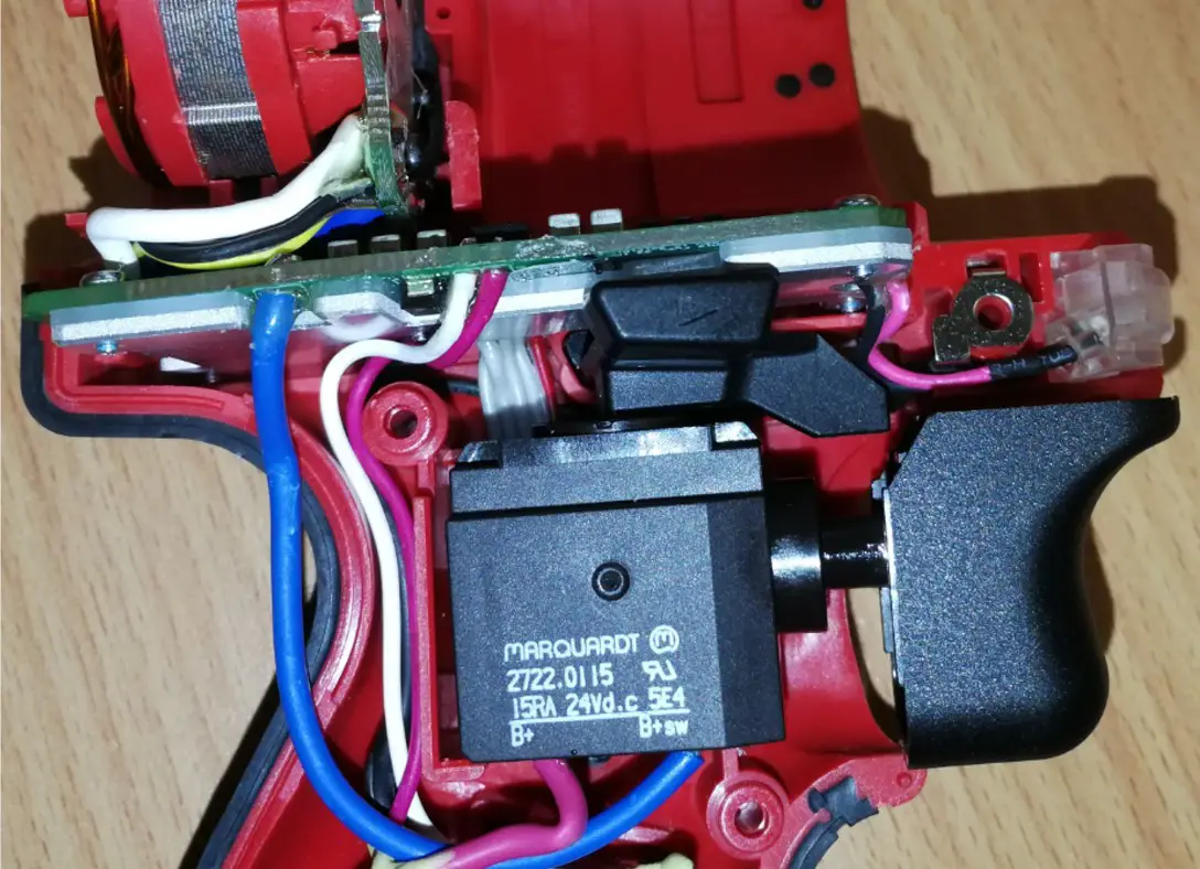 milwaukee M12 Fuel Impact Wrench - Product Overview 8