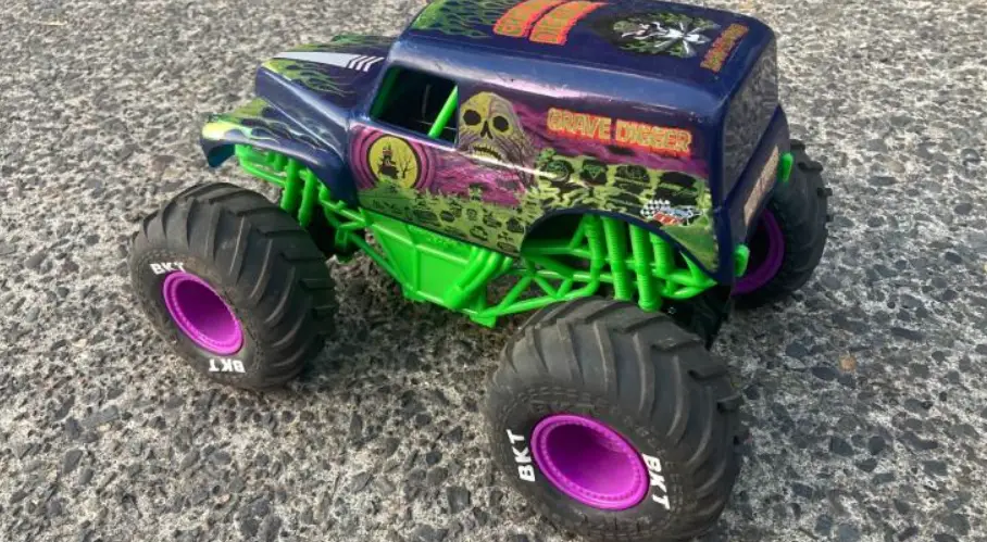 Spin Master 66808rx2g4m Monster Jam Grave Digger Freestyle Force Monster Truck Instruction Manual