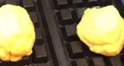 ggm gastro WAEBJ1 Waffle Maker - plate