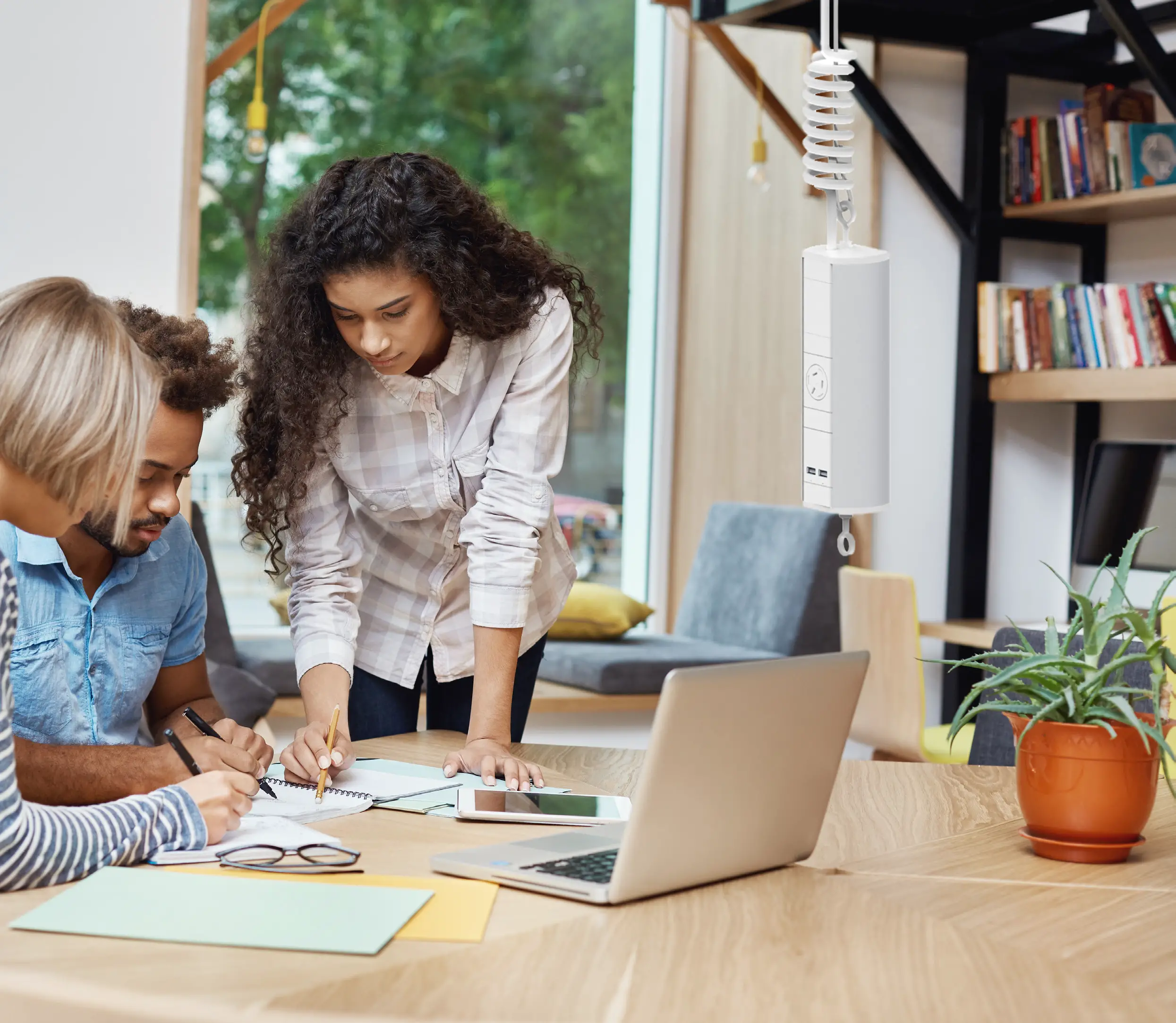 CMS Electracom EL04UAA ELEVATE Retractable Power Module