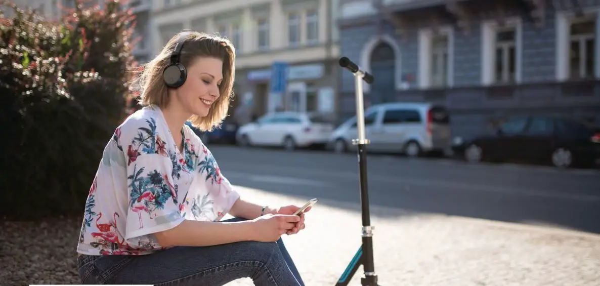 PHILIPS Wireless noise cancelling headphones 32mm drivers closed-back On-ear Instructions