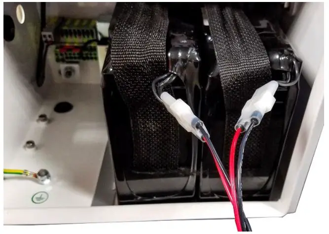 TSI 854036 Environmental DustTrak Rechargeable Battery System - Connect the Harness to the Batteries