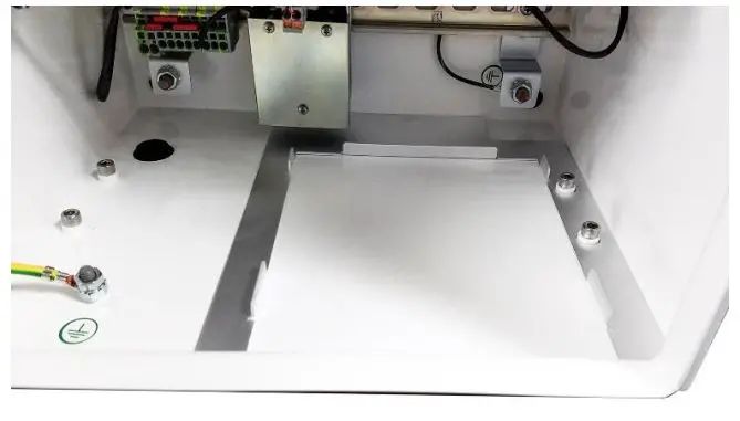 TSI 854036 Environmental DustTrak Rechargeable Battery System - Install the Battery Tray