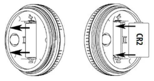SALUS Water Leak Sensor WLS600 User Guide - Grasp the battery from both ends and lift to remove the battery from the sensor