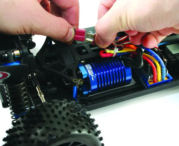 FTX5543 Vantage Carnage 1-10 4WD Brushless- on Battery use