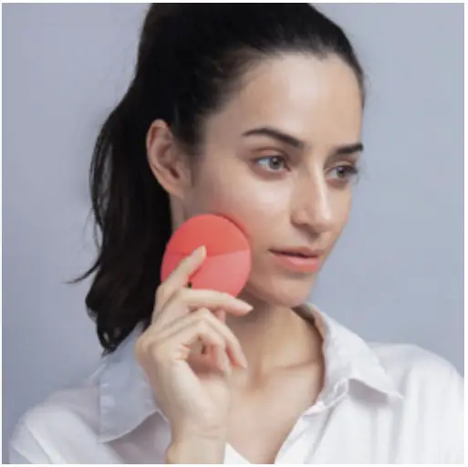 FOREO LUNA 4 mini Dual-Sided Facial Cleansing Device - USE LUNA
