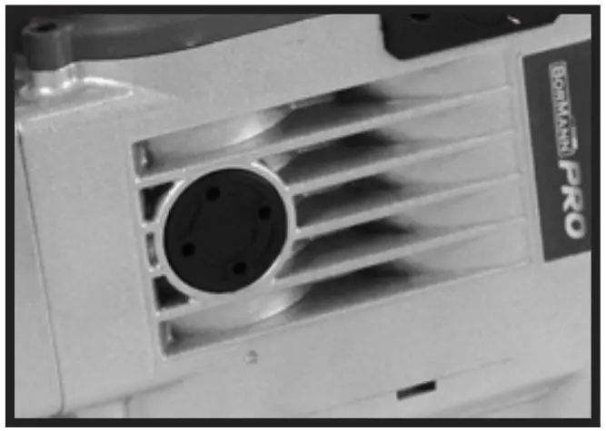 Checking the oil level