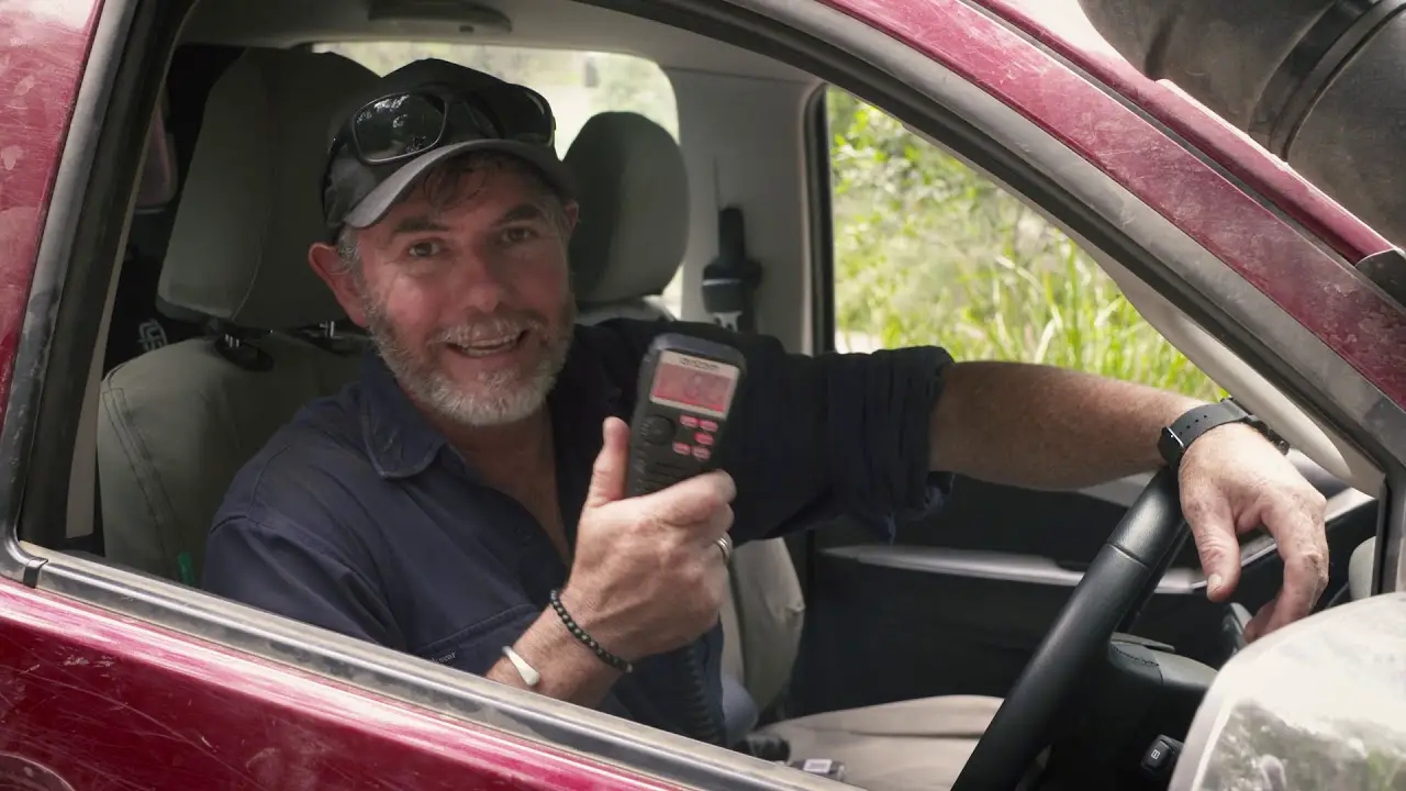 Oricom Uhf395 5 Watt Cb With Controller Speaker Microphone User Guide