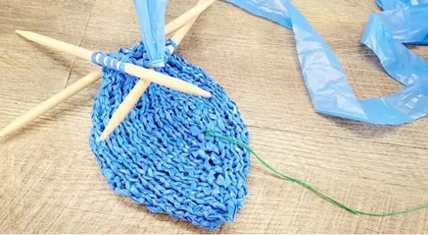 instructables-Knit-Plastic-Bag-Ball-FIG-14