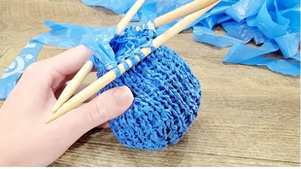 instructables-Knit-Plastic-Bag-Ball-FIG-18