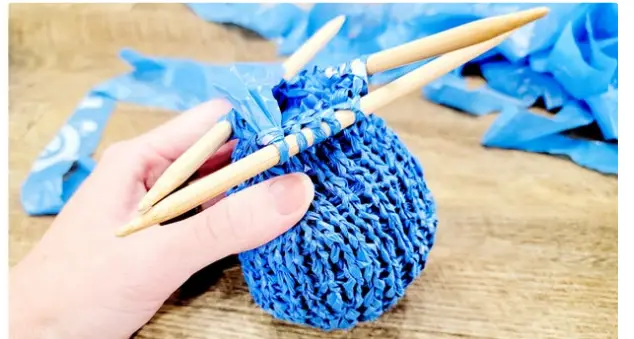 instructables-Knit-Plastic-Bag-Ball-FIG-19