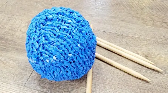 instructables-Knit-Plastic-Bag-Ball-FIG-3