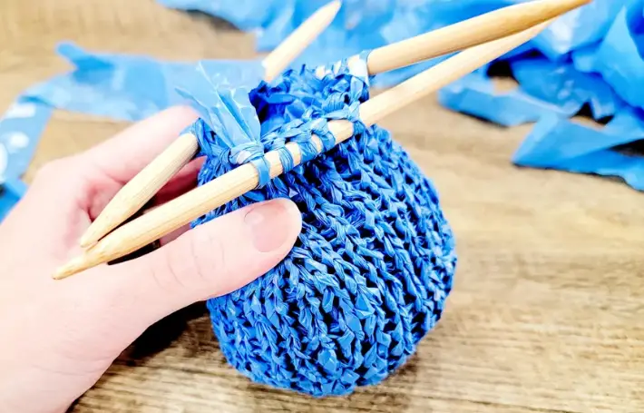 instructables-Knit-Plastic-Bag-Ball-PRODUCT
