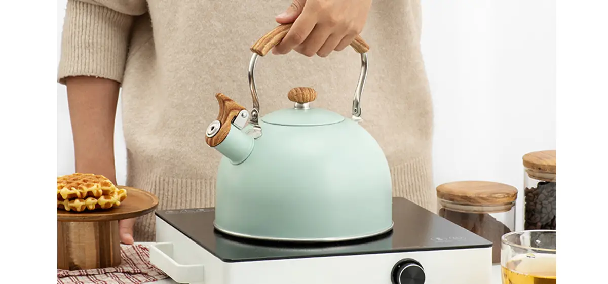 Marta Mt-3028 Whistling Kettle User Manual Marta Mt-3028 Whistling Kettle User Manual