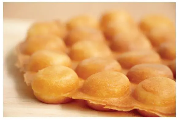 CARNIVAL KING 382BWM30 Bubble Waffle Maker - Belgian Waffle Mix