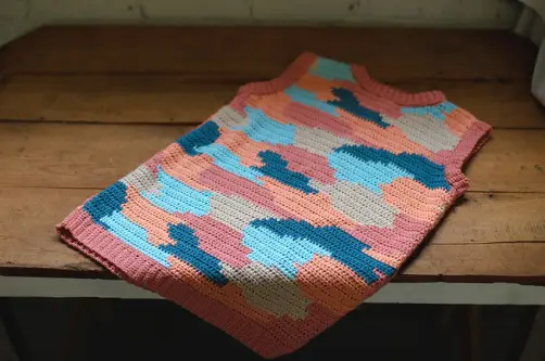 LION BRAND MODERN CAMO TOP