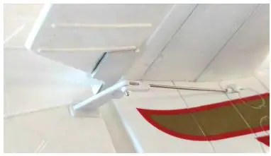 9898000043-0 Hellcat Little Nugget H-Kings 990mm Span Plug and Fly Sports-Scale F6F Hot Rod Instruction Manual - Connect the rudder pushrod