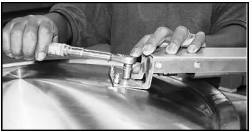 unified-brands-DH-400L-D-and-DL-Tilting-Kettle-5