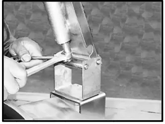 unified-brands-DH-400L-D-and-DL-Tilting-Kettle-9