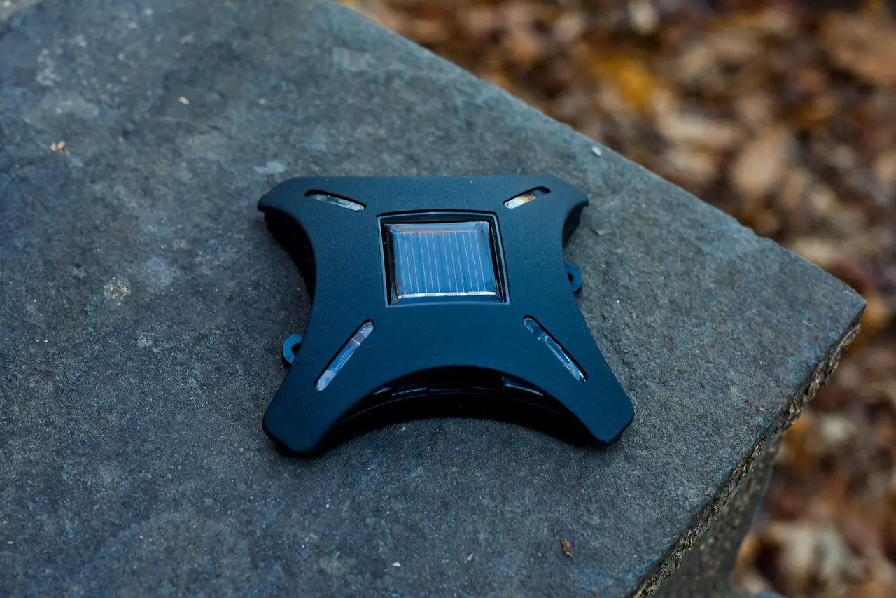 Maxsa 47335 Solar Powered Ninja Stars Led Deck Accent Lighting Instruction Manual