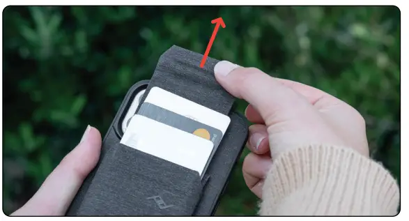 Peak-Design-Stand-Wallet-FIG1