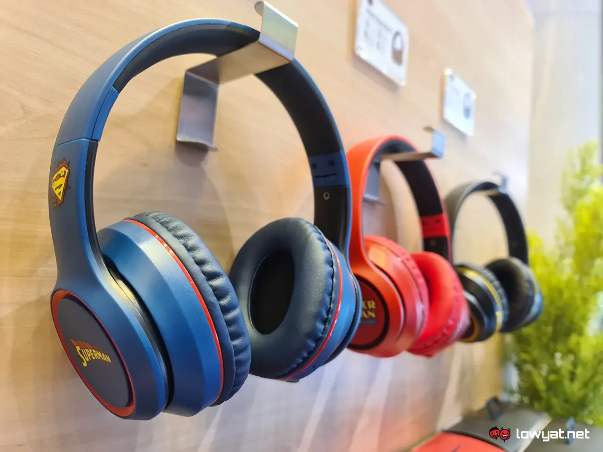 A S Asoebse100 Wonder Woman Over-ear Headphones User Manual A S Asoebse100 Wonder Woman Over-ear Headphones User Manual