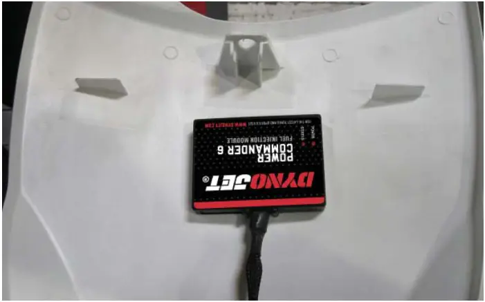 DYNO JET PC6 17020 Kawasaki KX450F Power Commander - INSTALLING THE POWER COMMANDER 1