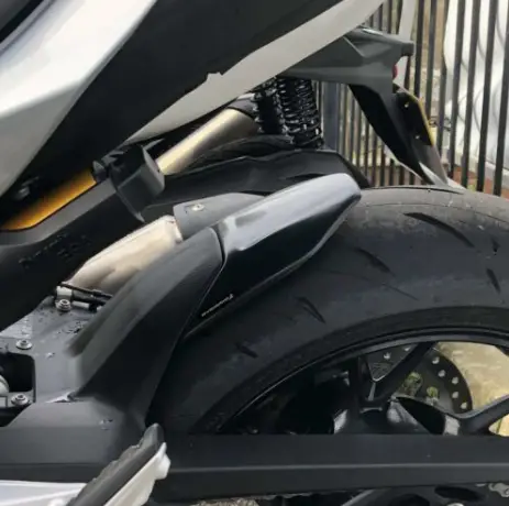 PYRAMID-BMW-F900-R-2020-Extenda-Fenda-and-Hugger-Extension