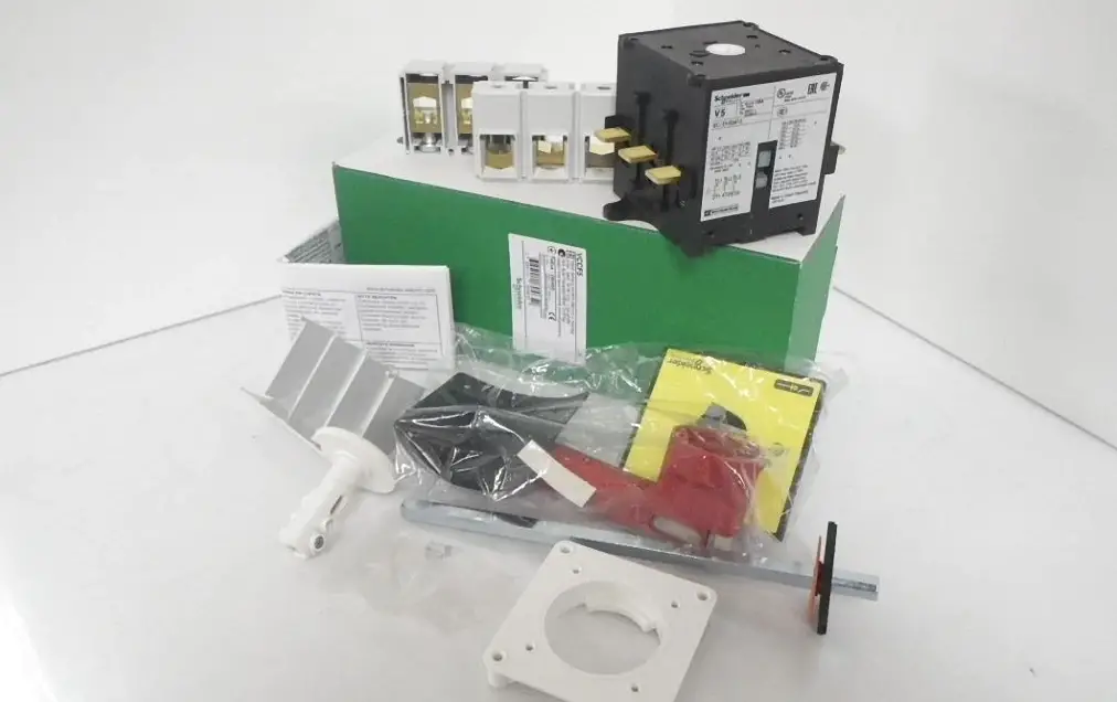 Schneider Electric Vccf5 Main Emergency Switch-disconnector Instruction Manual Schneider Electric Vccf5 Main Emergency Switch-disconnector Instruction Manual