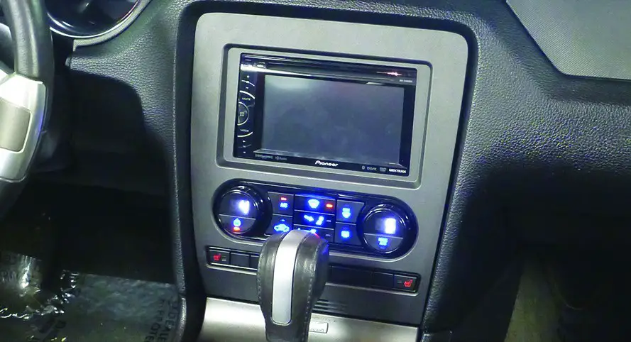 Metra 99-5853CH ISO DIN radio provision with pocket -