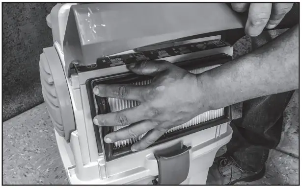 iqpowertools 426HEPA Cyclonic Dust Extractor HEPA Filtration - DUST DISPOSAL 3