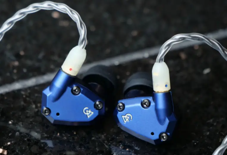 Campfire Audio Mammoth Earphones User Guide Campfire Audio Mammoth Earphones User Guide