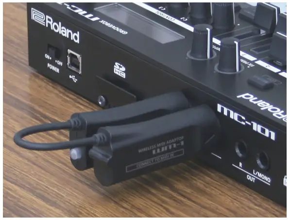 Roland WM-1 Wireless MIDI Adapter-Connections