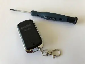 FIG 4 HOW TO REPLACE THE BATTERY