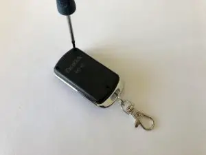 FIG 5 HOW TO REPLACE THE BATTERY