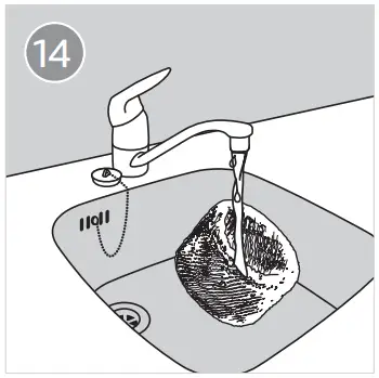 Cleaning the humidification filter