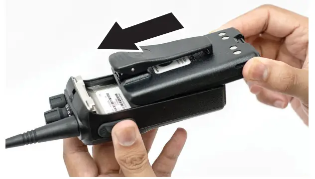 BEARCOM BC300D Portable Radio - Attaching the Battery