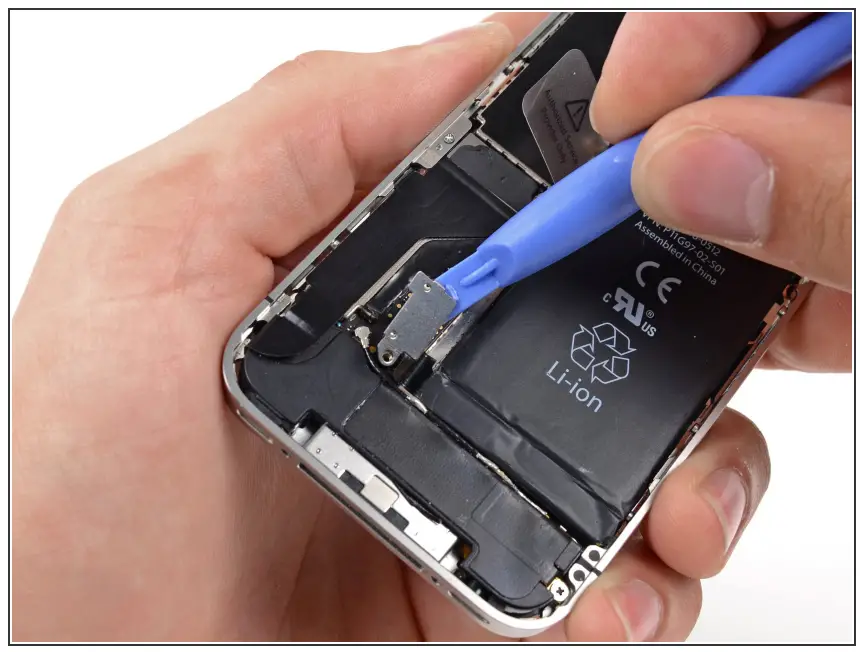 IFIXIT iPhone 4 Battery Replacement - Step 5