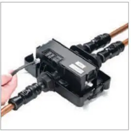 AQUALISA RS.A1.EV.18 Rise Digital Diverter Installation Guide - Plug the other end of the 2m data cable