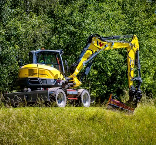 WACKER NEUSON 73709 Compact and Wheeled 32